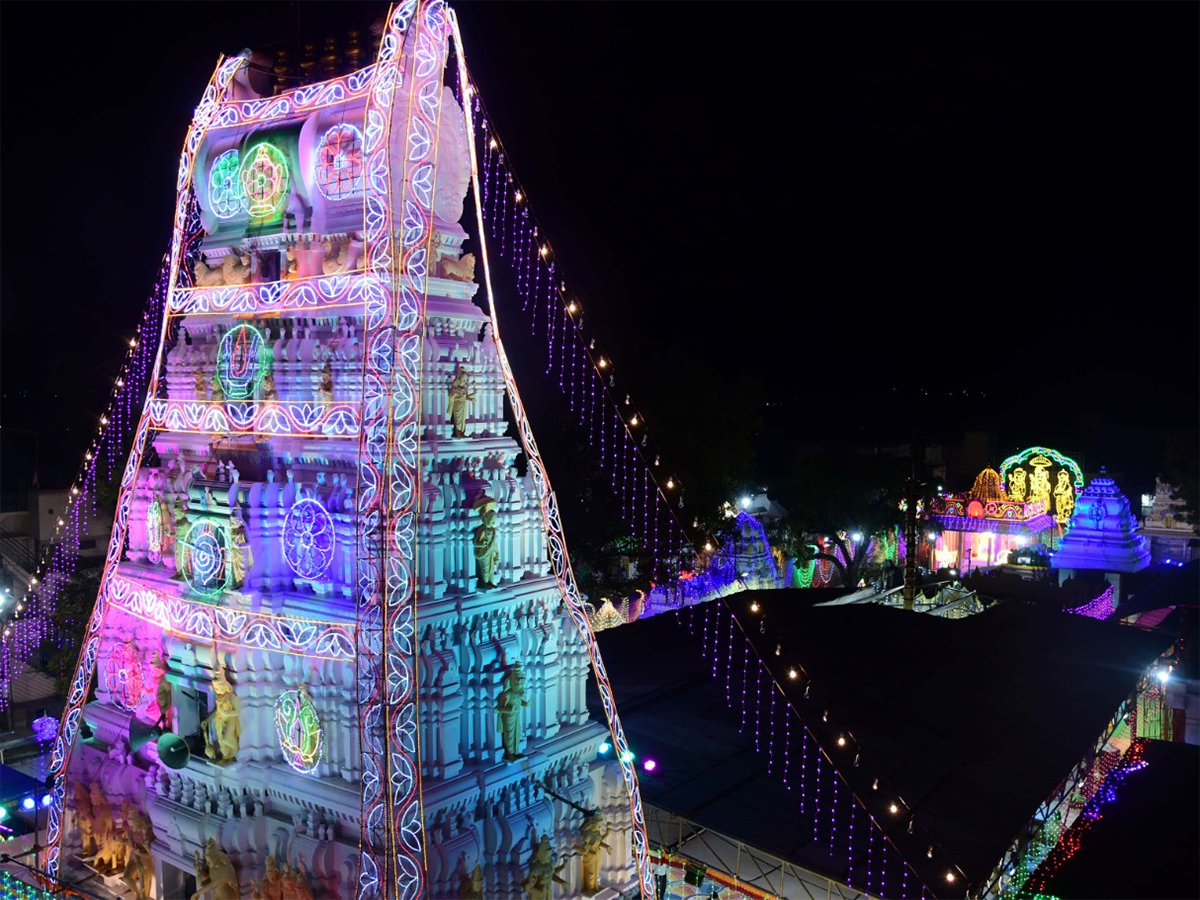 Kadapa Sri Lakshmi Venkateswara Swamy Temple with electric lights5