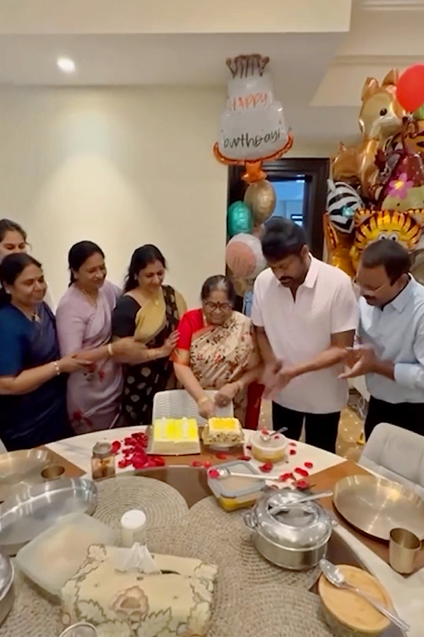 Megastar Chiranjeevi Mother Anjana Devi Birthday Celebrations Photos16