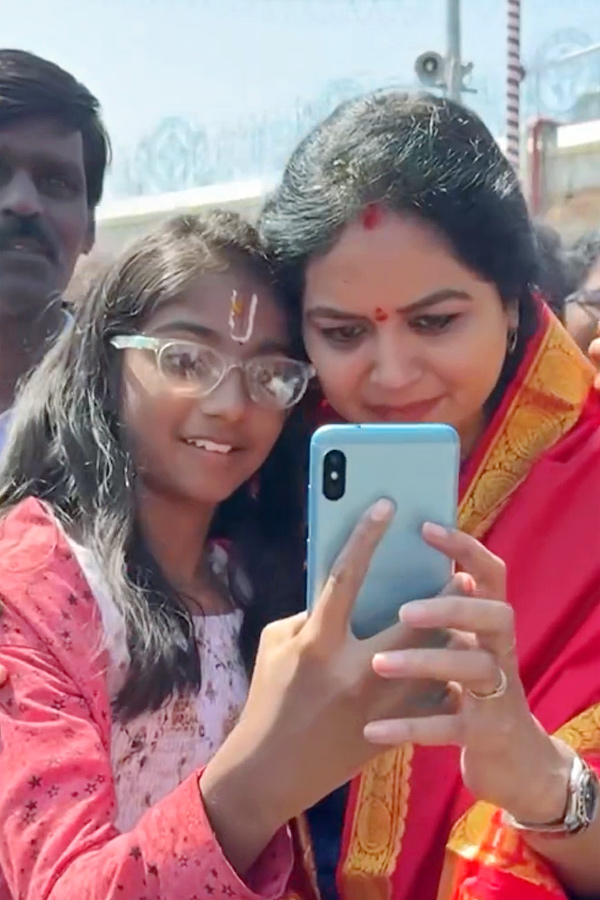 Singer Sunitha Visits Tirumala Tirupati Temple Photos12