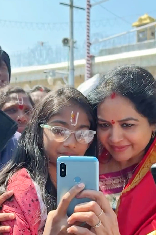 Singer Sunitha Visits Tirumala Tirupati Temple Photos14