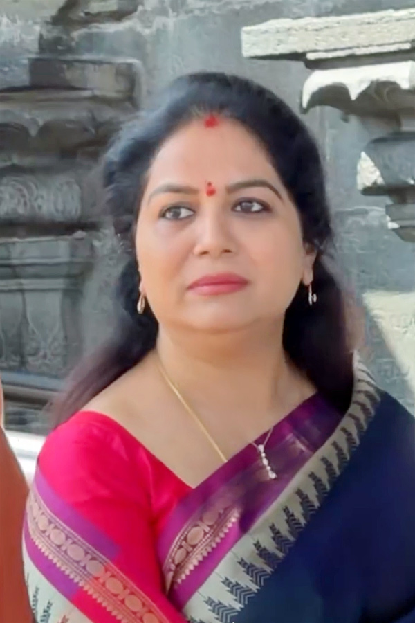 Singer Sunitha Visits Tirumala Tirupati Temple Photos3