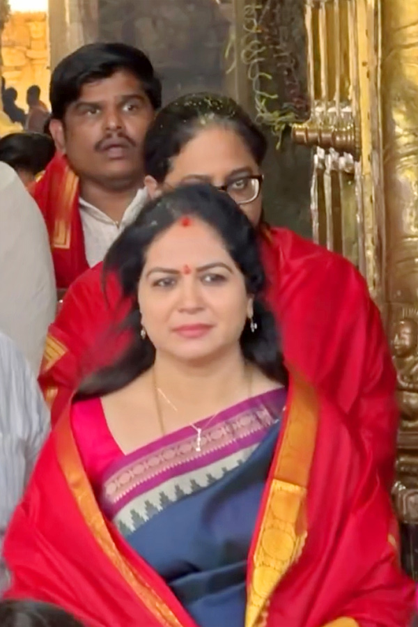 Singer Sunitha Visits Tirumala Tirupati Temple Photos5