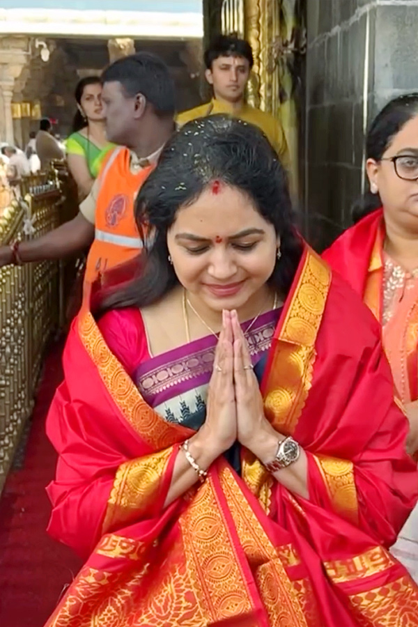 Singer Sunitha Visits Tirumala Tirupati Temple Photos7