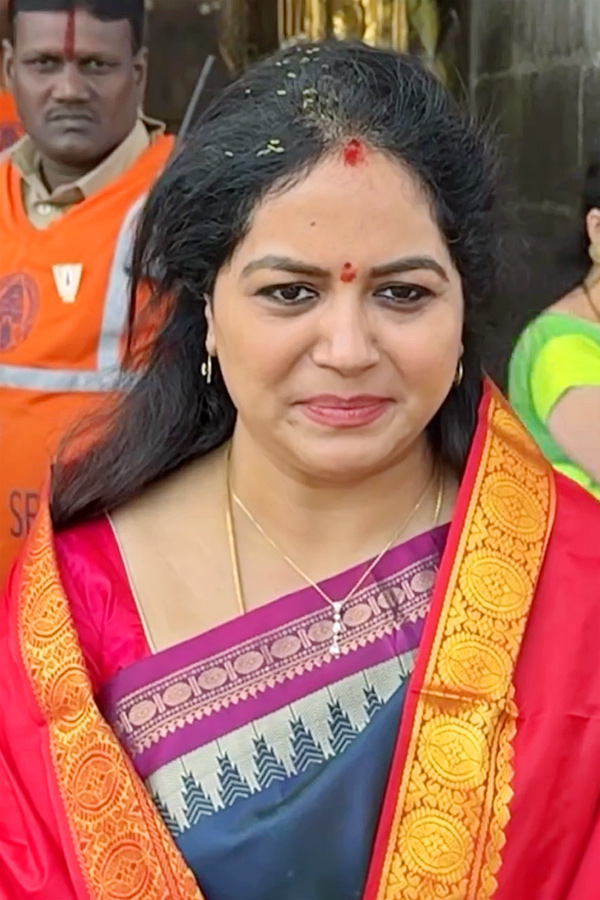 Singer Sunitha Visits Tirumala Tirupati Temple Photos8