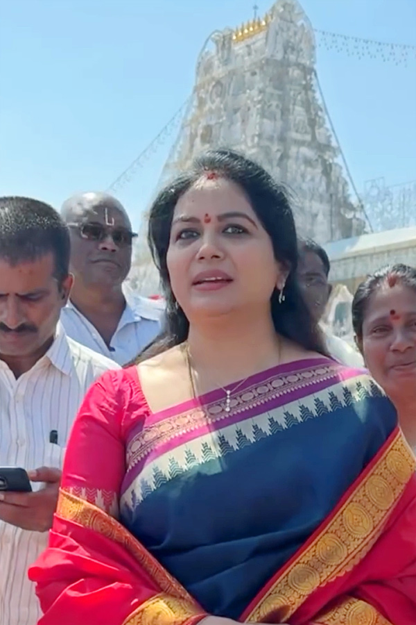 Singer Sunitha Visits Tirumala Tirupati Temple Photos10