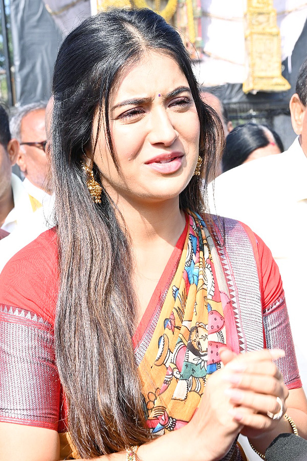 Actress Rashi Singh Visit Tirumala Temple Photos12