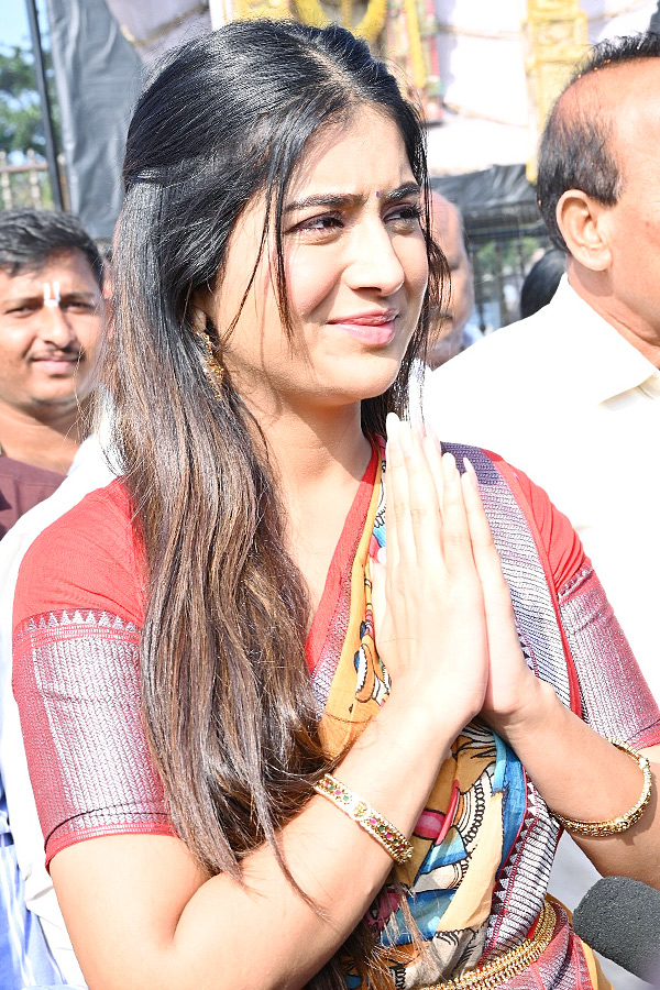 Actress Rashi Singh Visit Tirumala Temple Photos13