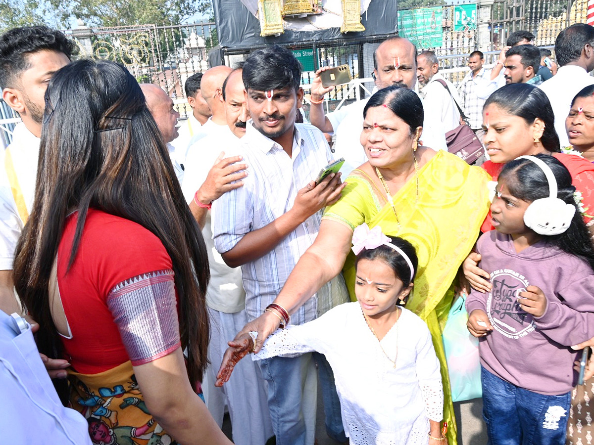 Actress Rashi Singh Visit Tirumala Temple Photos14