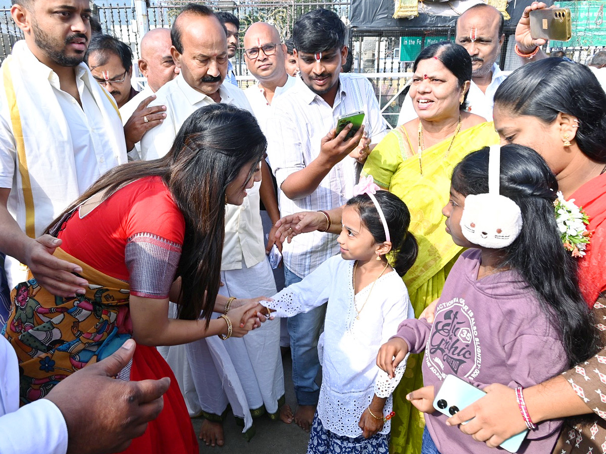 Actress Rashi Singh Visit Tirumala Temple Photos15