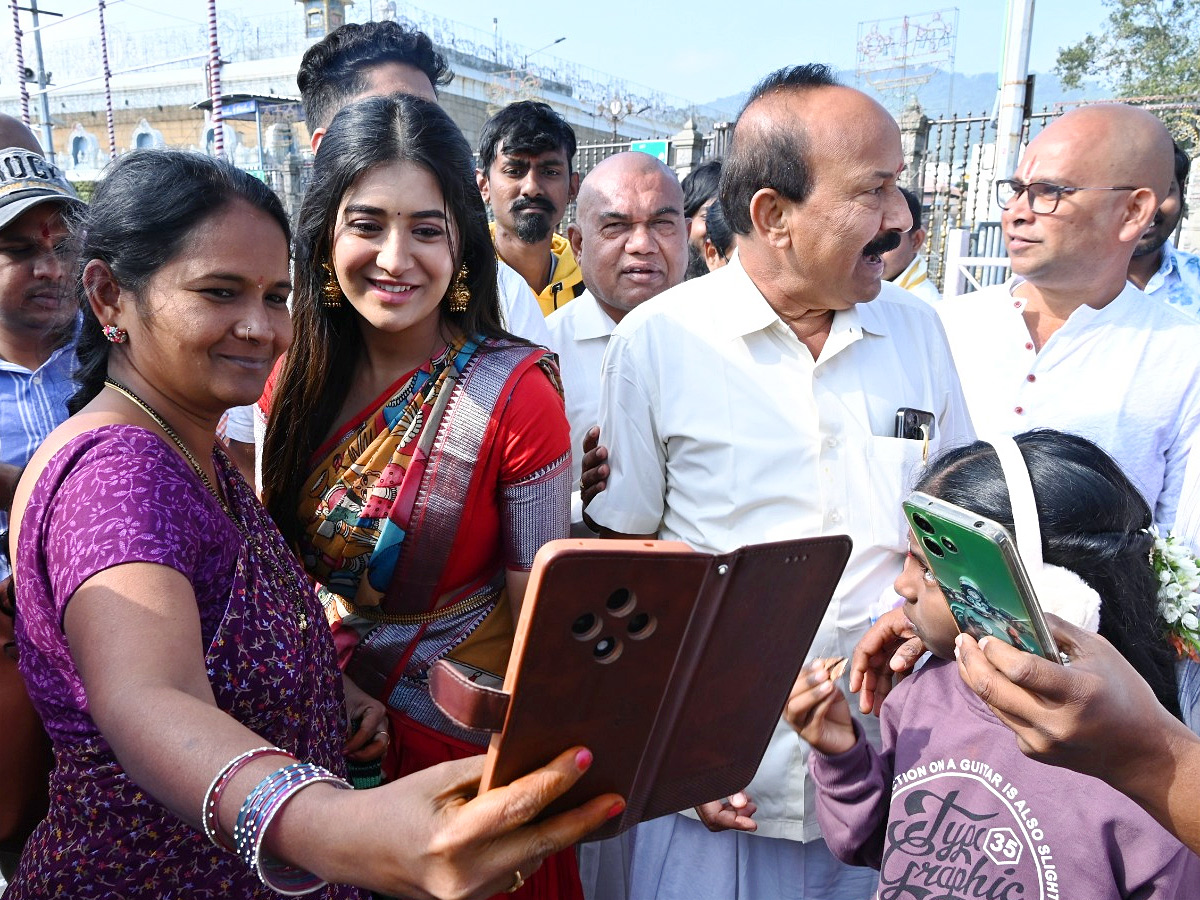 Actress Rashi Singh Visit Tirumala Temple Photos16