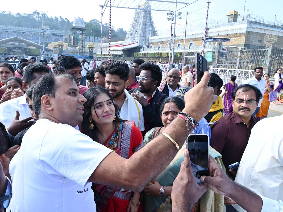 Actress Rashi Singh Visit Tirumala Temple Photos17