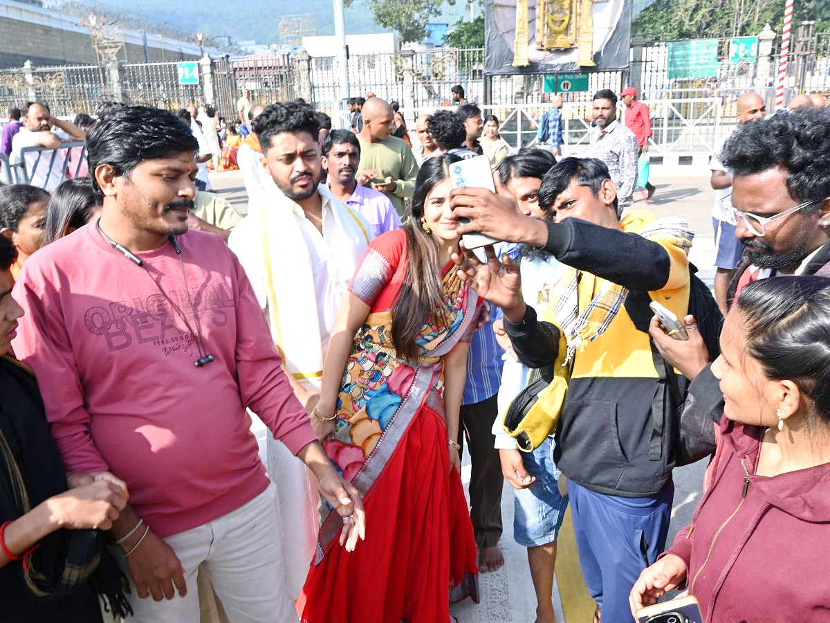 Actress Rashi Singh Visit Tirumala Temple Photos18