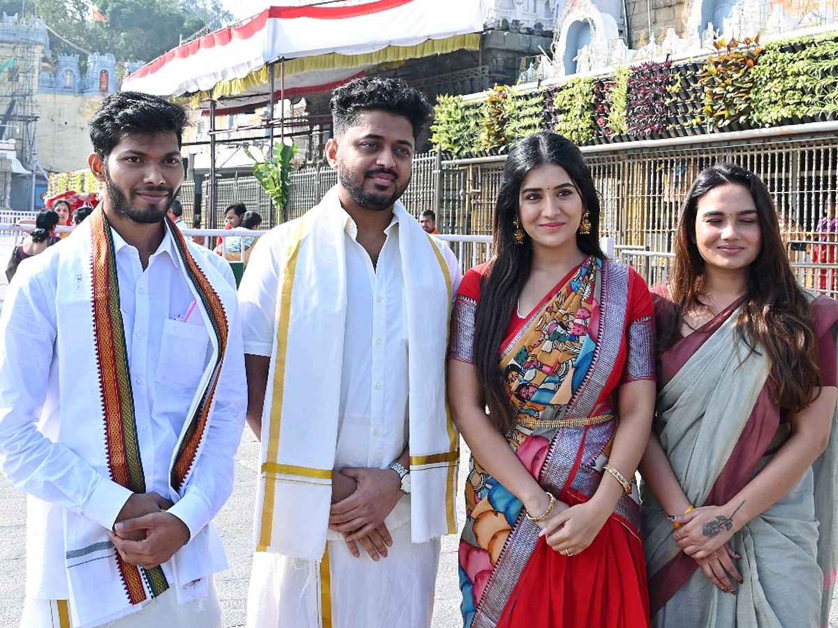 Actress Rashi Singh Visit Tirumala Temple Photos8