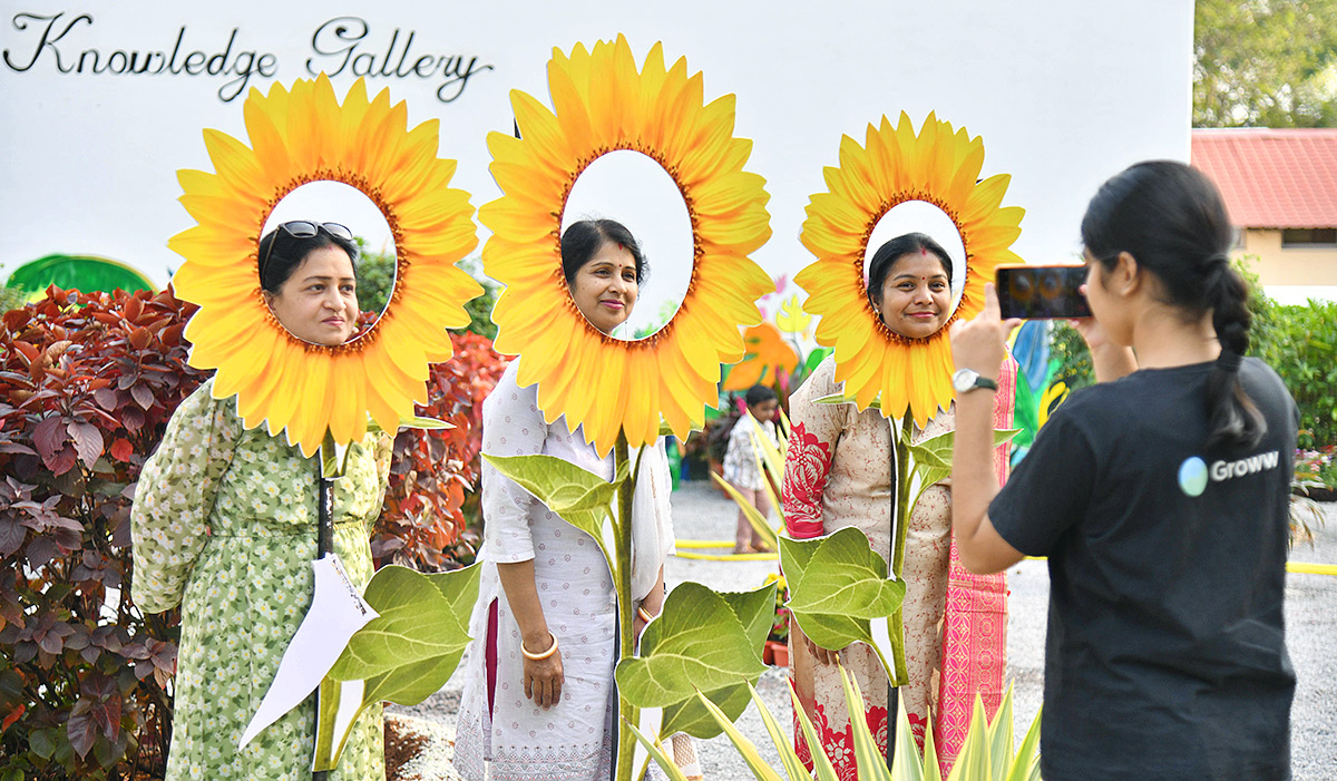 Udyan Utsav begins at Rashtrapati Nilayam in Bollaram Photos17