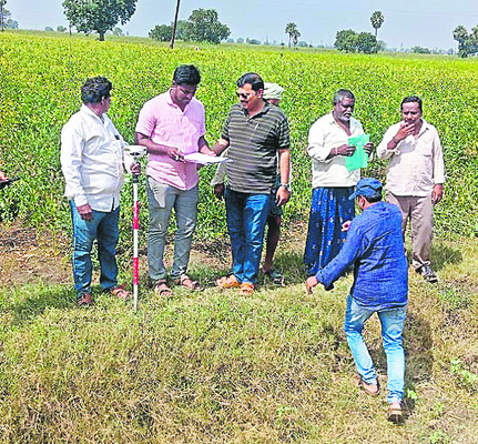 ‘ల్యాండ్‌ టైటిలింగ్‌ యాక్ట్‌తో భూములు లాగేసుకుంటారు.. వ2