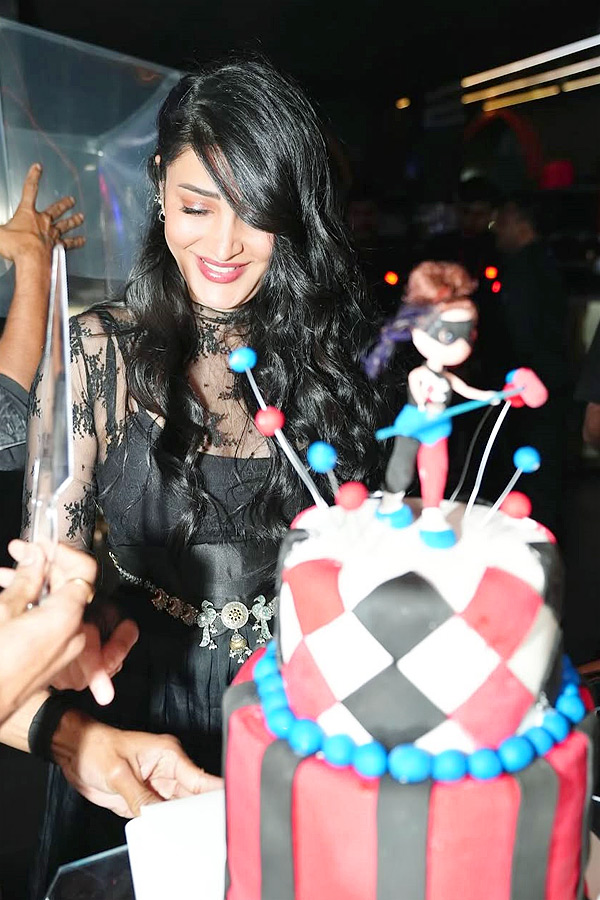 Shruti Haasan Special Birthday Bash With The Coolie Team Unit Photos 2