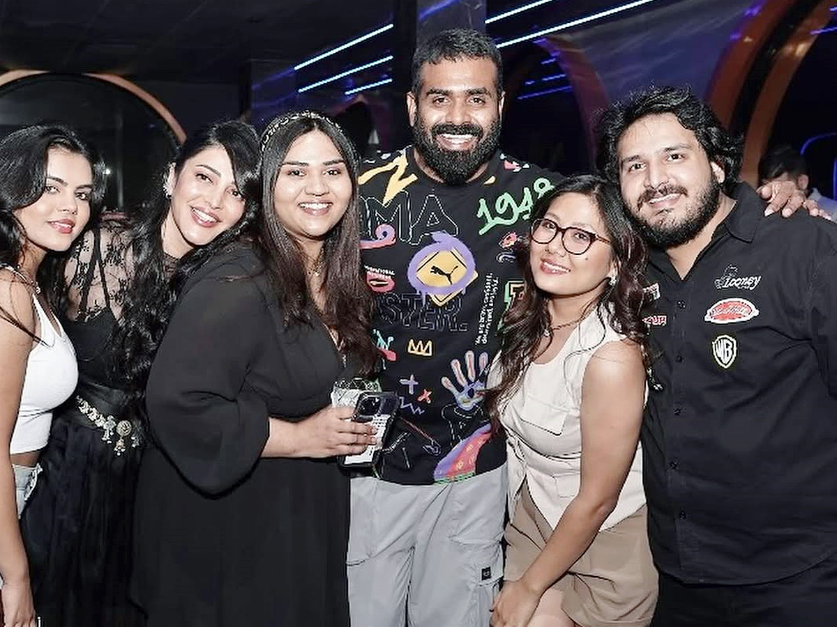 Shruti Haasan Special Birthday Bash With The Coolie Team Unit Photos 10