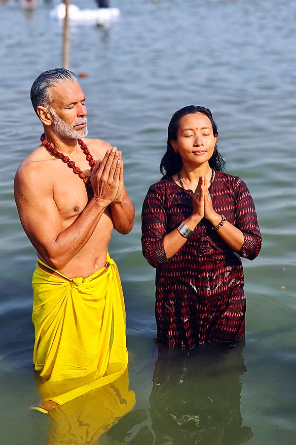 Milind Soman takes holy dip with wife Ankita Konwar at Maha Kumbh Mela Photos3