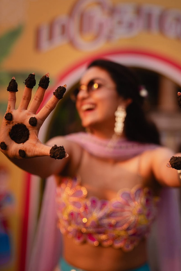 Newlywed Keerthy Suresh Shares Mehendi Ceremony Photos on Social Media7