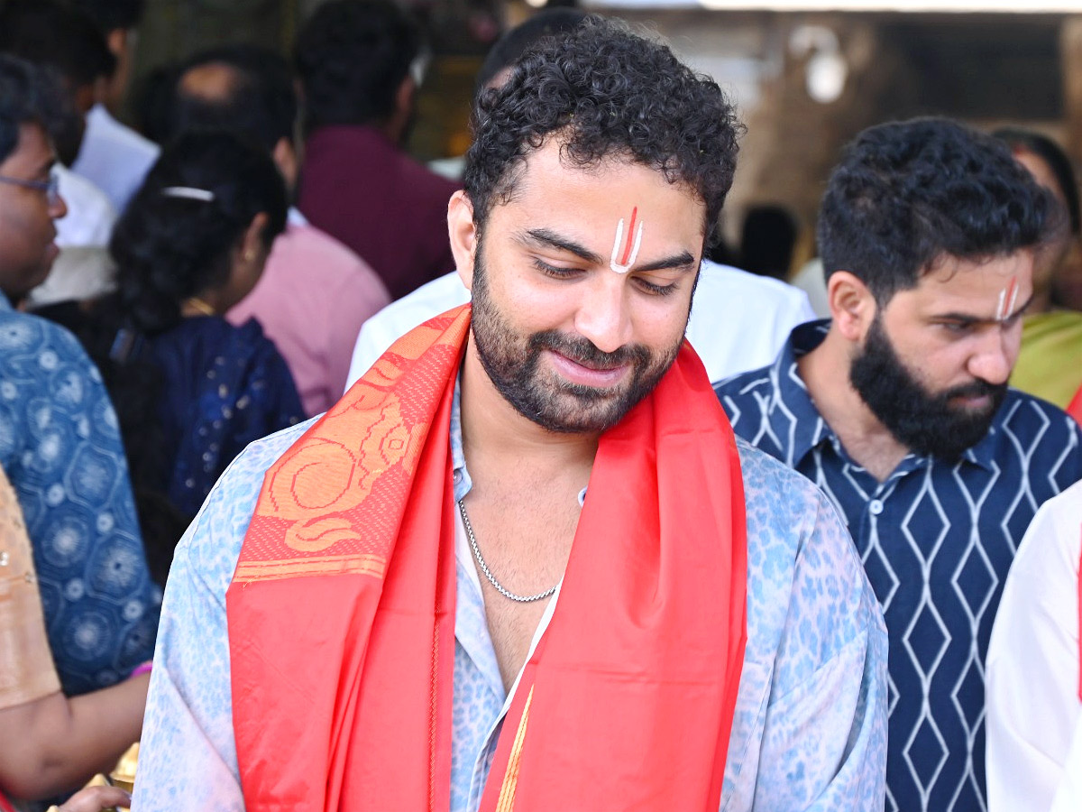 Tollywood Actor Vishwak Sen Visits Tirumala Temple Photos5