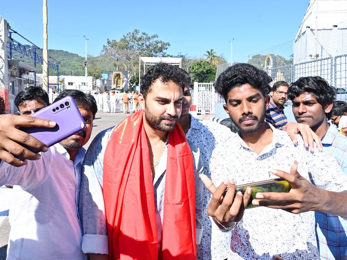 Tollywood Actor Vishwak Sen Visits Tirumala Temple Photos7