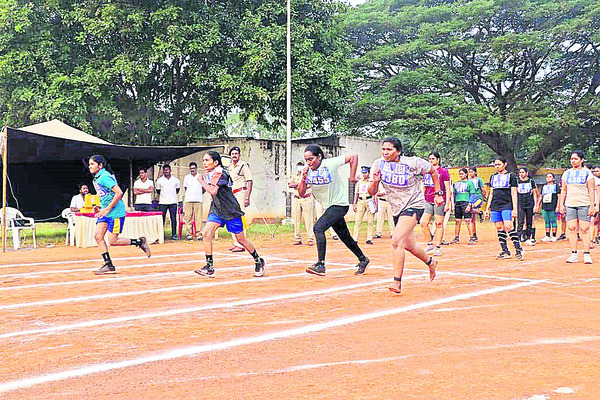 పలువురికి కారుణ్య  నియామకాలు 1