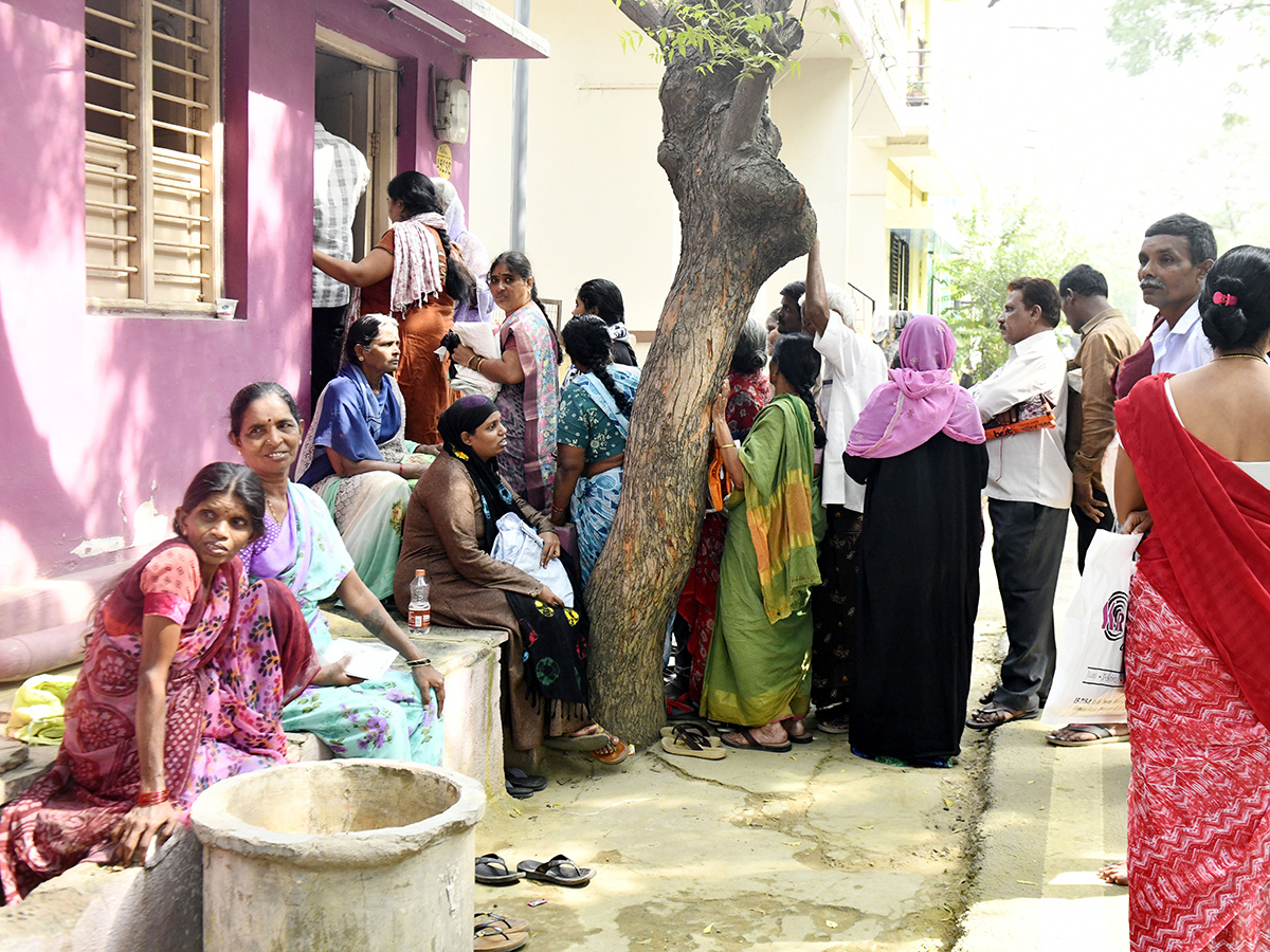 Jagan Undi Unte: AP People Suffer With Ration In Kutami Prabhutvam Photos18