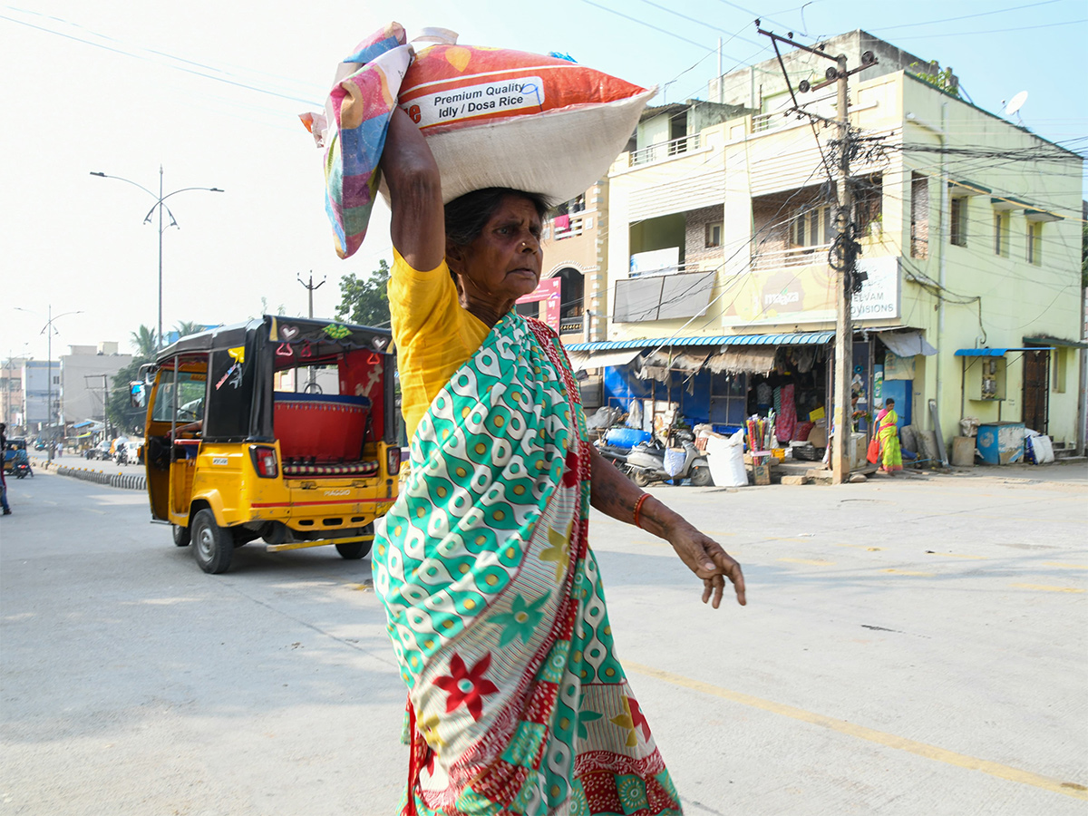 Jagan Undi Unte: AP People Suffer With Ration In Kutami Prabhutvam Photos2