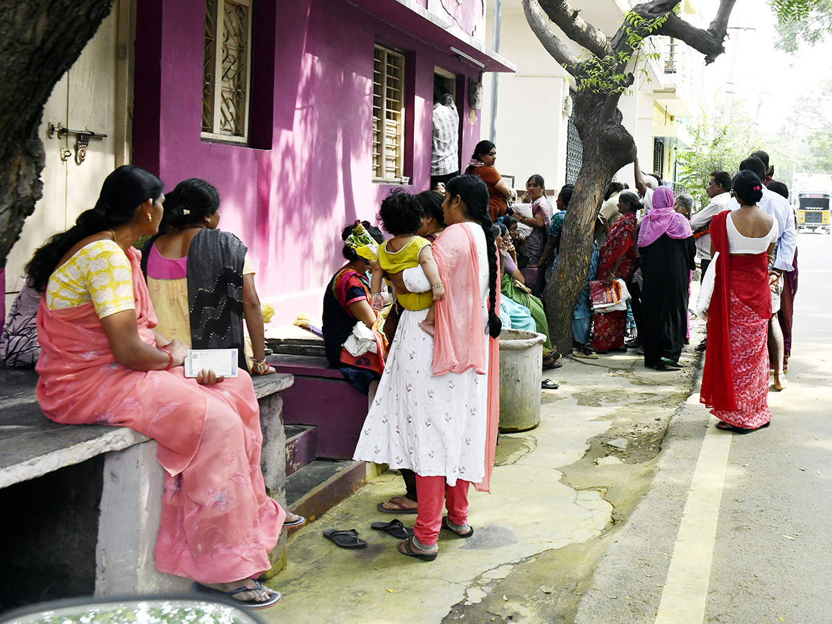 Jagan Undi Unte: AP People Suffer With Ration In Kutami Prabhutvam Photos21