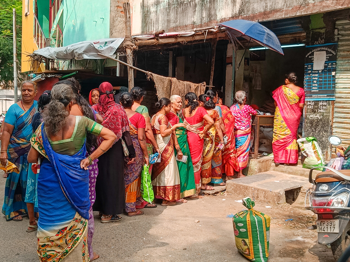 Jagan Undi Unte: AP People Suffer With Ration In Kutami Prabhutvam Photos7