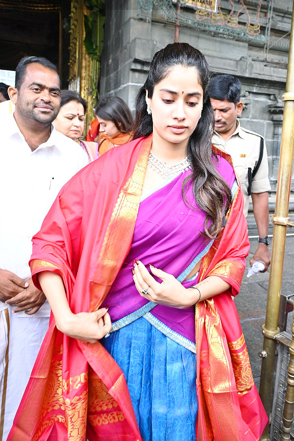 Janhvi Kapoor offers prayers at Tirupati temple with boyfriend Shikhar Pahariya: Photos28