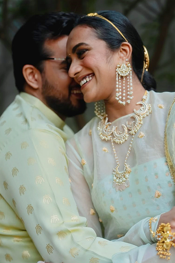 PV Sindhu amazing Olympic medal ring spotted during a wedding Photos15