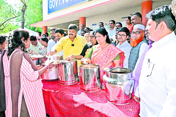 మెనూ తప్పిన భోజనం1