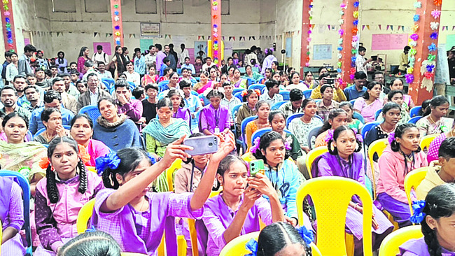 వైజ్ఞానిక ప్రదర్శనలతో సృజనాత్మకత2