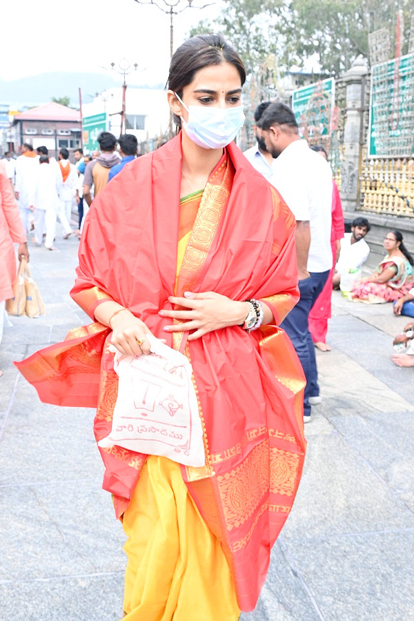 Actress Meenakshi Chaudhary Visits Tirumala3