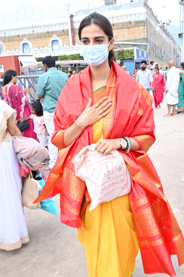 Actress Meenakshi Chaudhary Visits Tirumala4