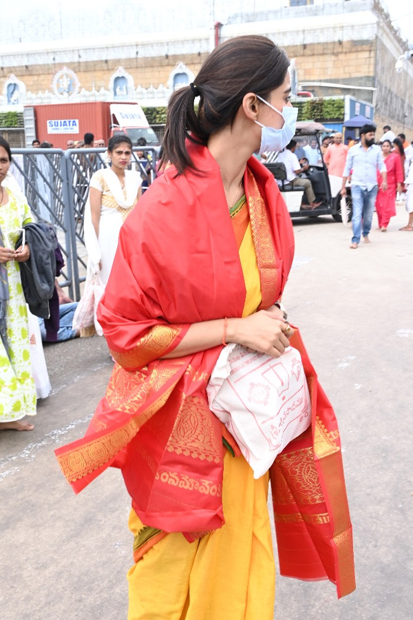 Actress Meenakshi Chaudhary Visits Tirumala5