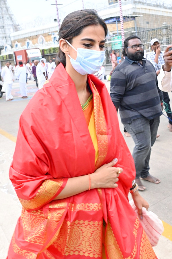 Actress Meenakshi Chaudhary Visits Tirumala6