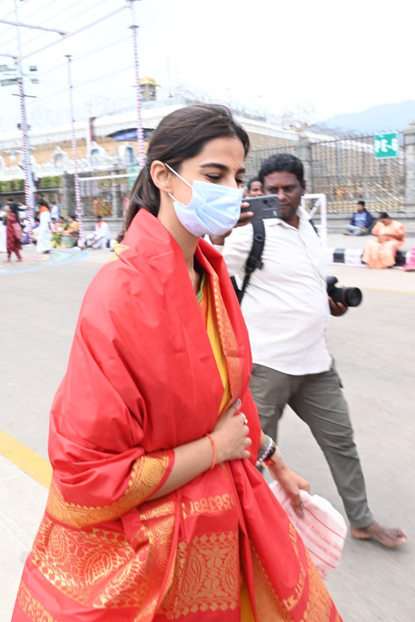 Actress Meenakshi Chaudhary Visits Tirumala7