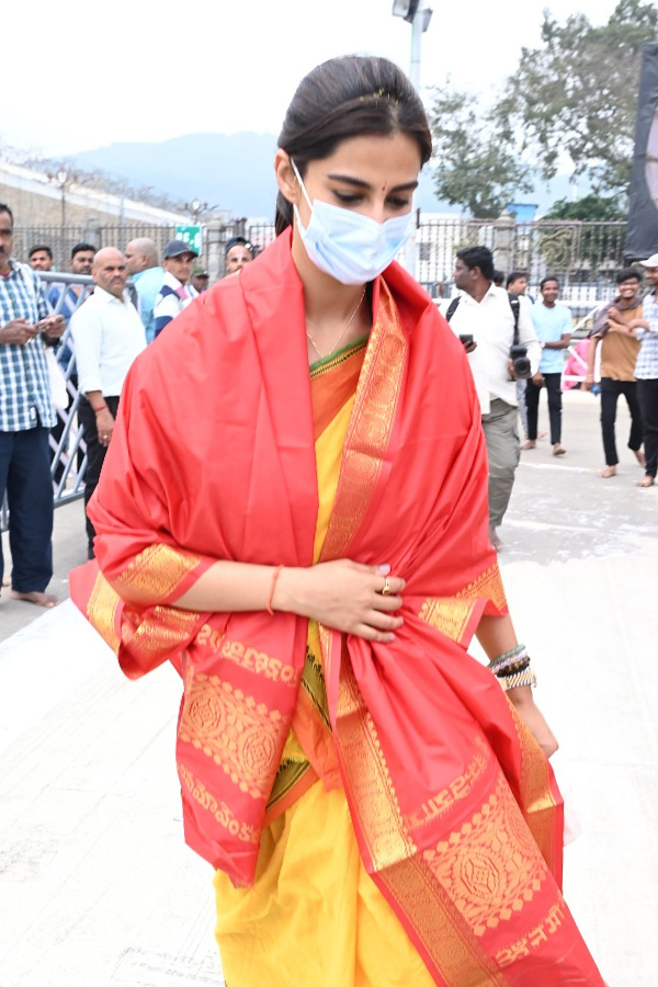 Actress Meenakshi Chaudhary Visits Tirumala10