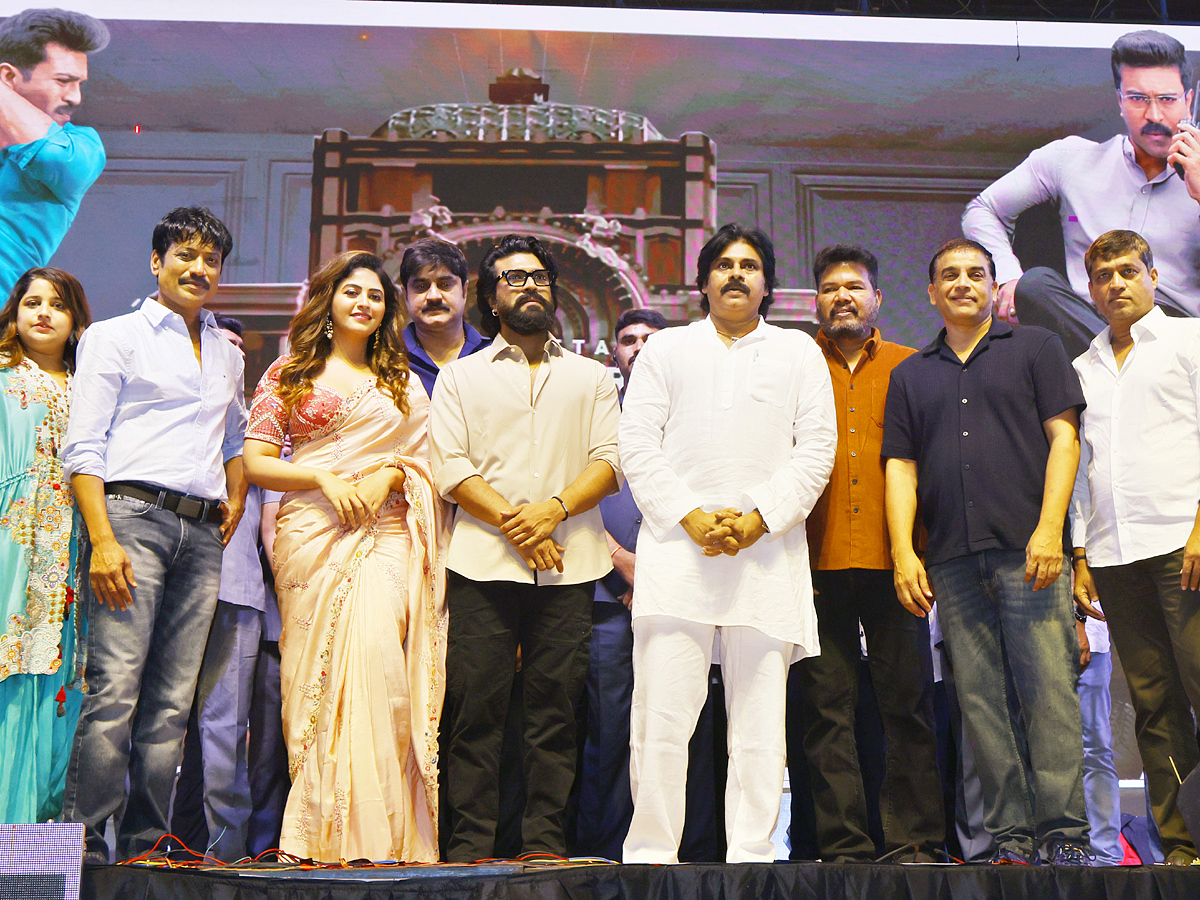 Hero Ramcharan  Game Changer Pre Release Event Photos1