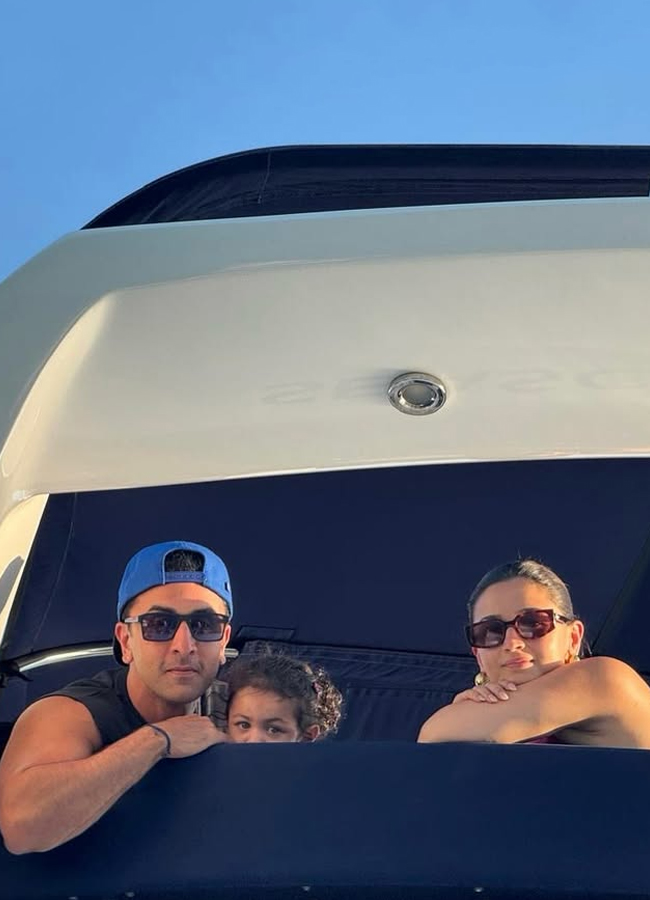 Star couple Ranbir-Alia vacation with daughter Raha5