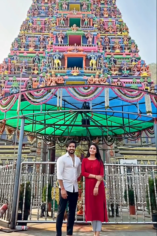 Renu desai, Anchor Ravi visit vijayawada kanaka durgamma temple Photos12