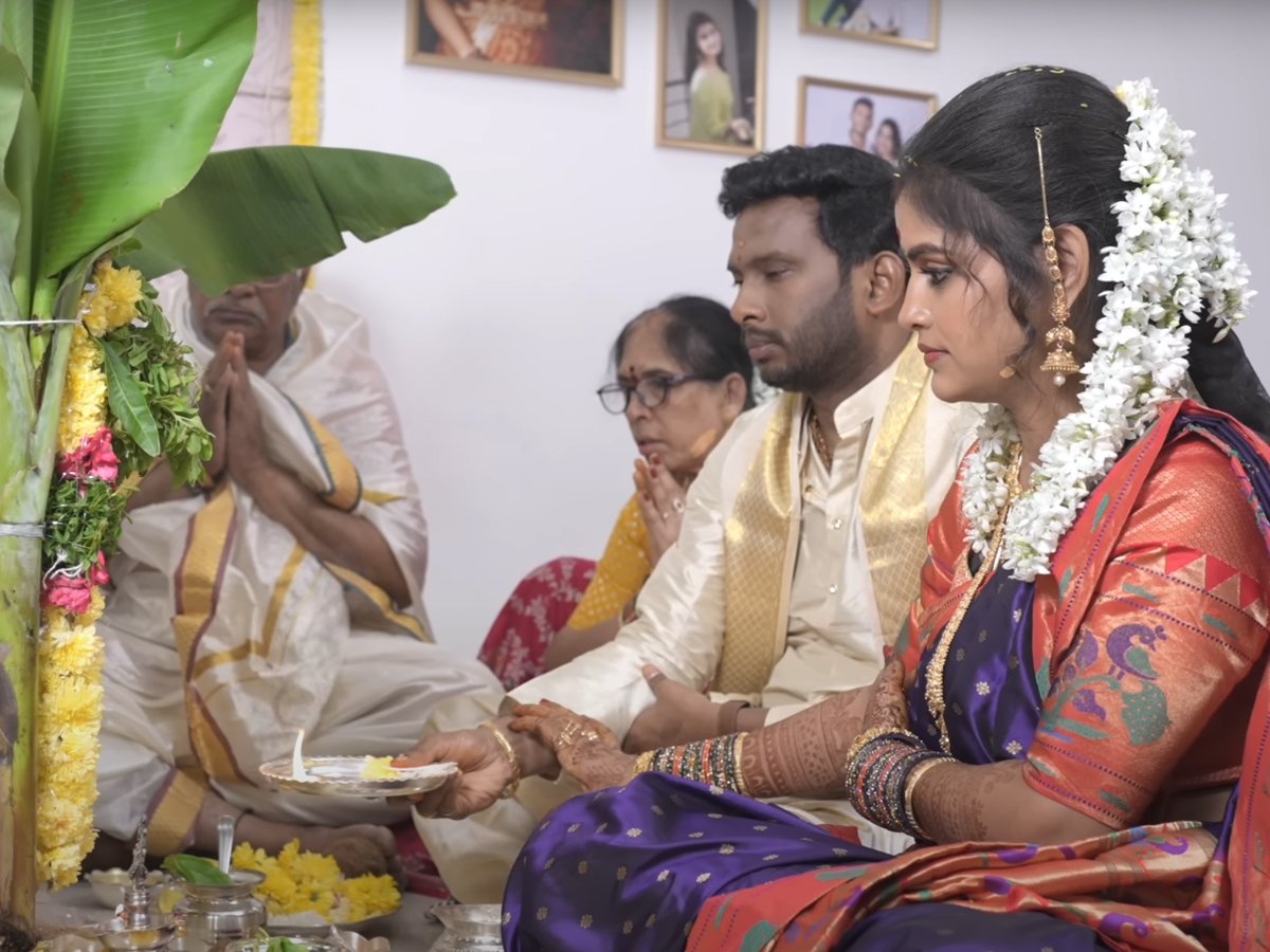 Soniya Akula took the blessings of her in laws before Satyanarayana Vratam after marriage11