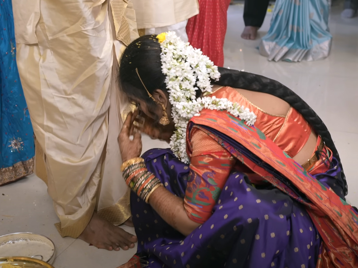 Soniya Akula took the blessings of her in laws before Satyanarayana Vratam after marriage14