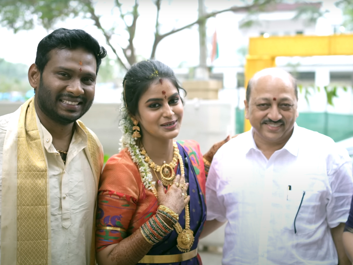 Soniya Akula took the blessings of her in laws before Satyanarayana Vratam after marriage20