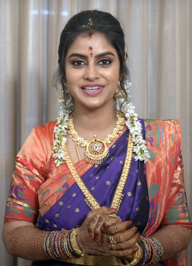 Soniya Akula took the blessings of her in laws before Satyanarayana Vratam after marriage2