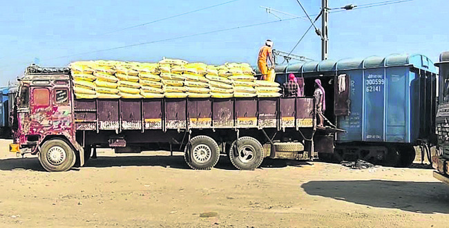 జగిత్యాల నుంచి   కాకినాడకు బియ్యం1