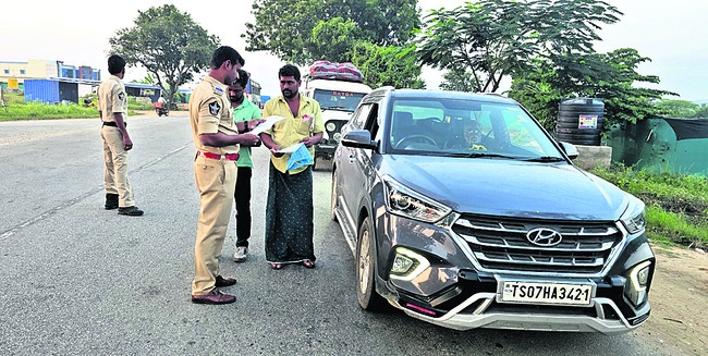 రాత్రి వేళ ముమ్మర గస్తీ1