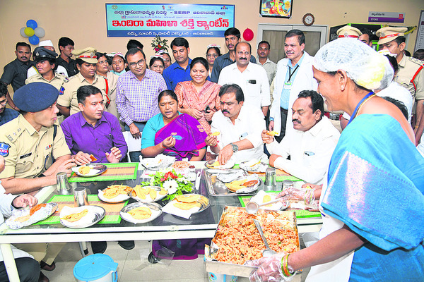 మహిళలు నిర్ణయాత్మక శక్తిగా ఎదగాలి2